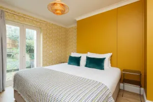 Image of Stunning 2 Bed Apt W Garden in Clapham