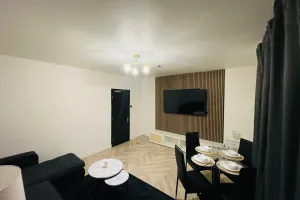 Image of Oxford Charm Apartment-comfort in Prime Location