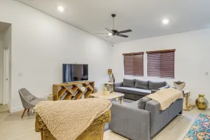 Image of 9 Mi to Dtwn Bakersfield: Pet-friendly Home