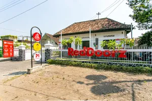 Image of RedDoorz Plus near Taman Sari 2
