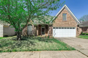 Image of 2 Mi to Shelby Farms: Charming Family Home w/ Yard