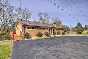 Image of Bristol Retreat with Creek Access 2 Mi to Dtwn