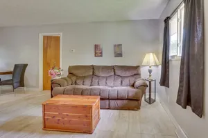 Image of Cozy Youngstown Apartment with Central AandC and Heating