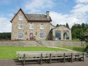 Image of Spacious and Well Cared for House With a Panoramic