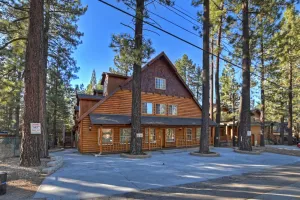 Image of Big 10 Luxury Cabin with HotTub