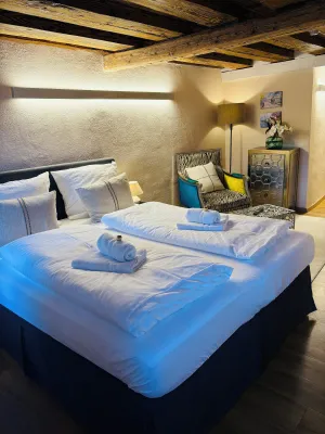 Image of APT. STONE-LODGE