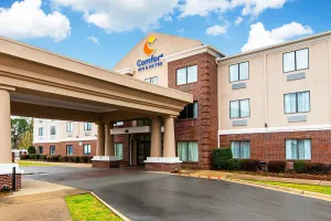 Image of Comfort Inn & Suites Pine Bluff