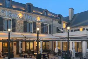 Image of Logis Hôtel Au Vieux Morvan "récemment rénové", au cœur de la Bourgogne, Piscine & Spa