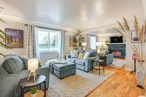 Image of 2 Mi to Downtown Flushing: Spacious Retreat!