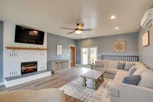 Image of Chic Ste Genevieve Home with Nice Interior Amenities