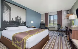 Image of Super 8 by Wyndham Bakersfield South CA