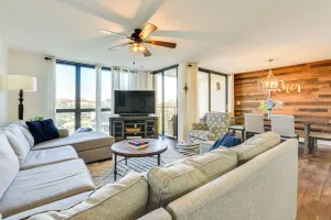Image of Airy Destin Condo with Pool - Walk to Private Beach!