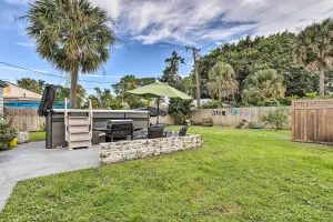 Image of West Palm Beach Bungalow with Shared Backyard