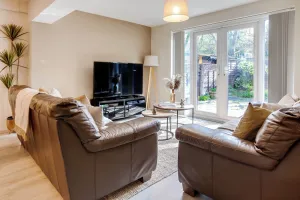 Image of Spacious 4-Bed Free Parking Short or Long Stays