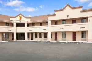 Image of Super 8 by Wyndham Rahway/Newark
