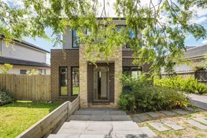 Image of New Comfort house near Box Hill