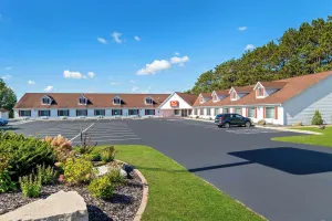 Image of Econo Lodge Inn & Suites