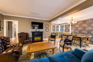 Image of Hedge House - luxury, space, style, great location