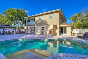 Image of Modern Clearwater Home with Deck 9 Mi to Beach