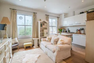 Image of Charming Chelsea Home by the River Thames