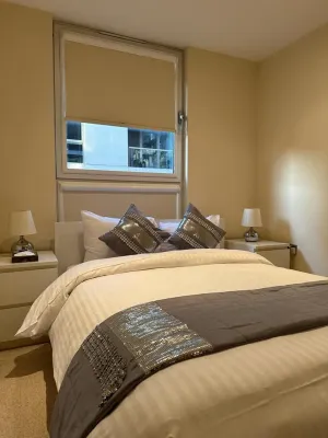 Image of One bed luxury apartment in heart of Canary wharf, London E14