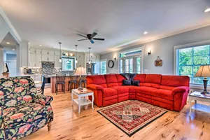 Image of Charming Lake Erie Getaway Walk to Beach!