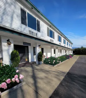 Image of South Side Inn - Burlington