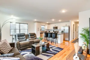 Image of Modern Elizabeth Apartment ~ 1 Mi to Train Station