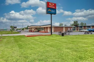 Image of Suburban Studios Neenah-Appleton