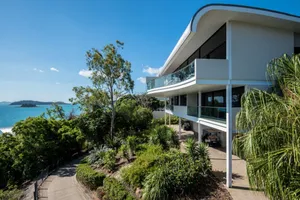 Image of Waves 1 Hamilton Island - Ocean Views and buggy