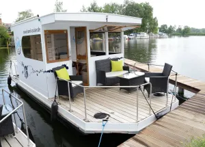 Image of Havel Cruiser - Hausboot-Flöße mit Stil