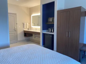 Image of Holiday Inn Express & Suites Mountain View Silicon Valley by IHG