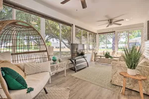 Image of Inviting Lady Lake House In the Village!