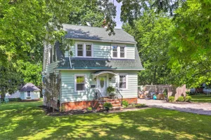 Image of Bright Parma Home with Outdoor Space Less Than 10 Mi to Dtwn