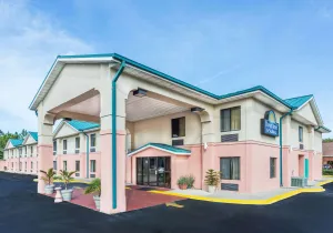 Image of Days Inn by Wyndham Panama City/Callaway