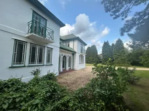 Image of Private Lincoln Retreat - 4 Bedroom House