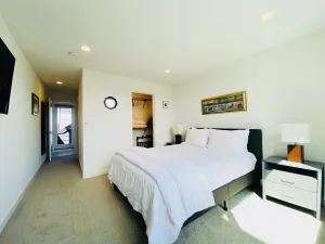 Image of Modern Ballard Townhouse - 92 Walkscore & Rooftop!