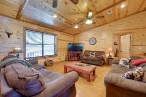 Image of Broken Bow Cabin with Hot Tub and Covered Deck!