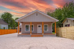 Image of Vibrant 4BR3BA Oasis Near Happy Downtown