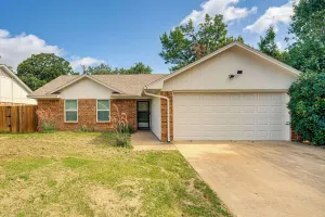 Image of 11 Mi to Lewisville Lake: Family Home in Denton