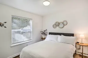 Image of Mount Shasta Escape with Balcony about Walk to Dtwn