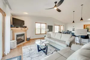 Image of Luxury 'prairie Retreat': 5 Min From Madison!