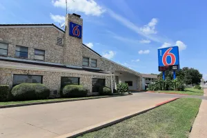 Image of Motel 6 Austin, TX - Central Downtown UT
