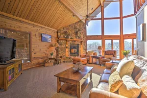 Image of Lodge w/ Indoor Pool, Along Devil's Lake Park
