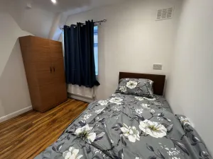 Image of Lovely 6-bed House in Windsor