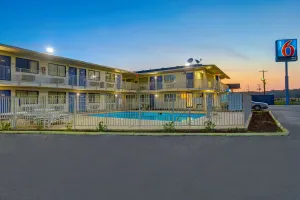 Image of Motel 6-Lumberton, NC