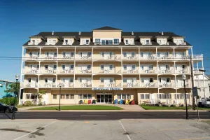Image of Gateway Hotel & Suites, Ascend Hotel Collection