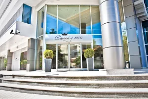 Image of Queen's Hotel - Zebra Centre
