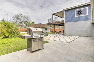Image of Patio and Grill Spacious Gem Near Gulf Coast!