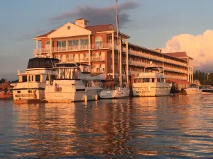 Image of Riveredge Resort Hotel